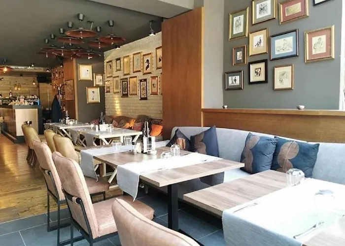 Emirates מלון דירות 5*