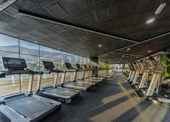 Emirates מלון דירות 5*